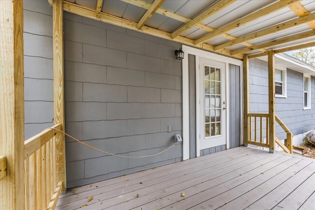 Building Photo - Newly Remodeled Beauty waiting for its fir...
