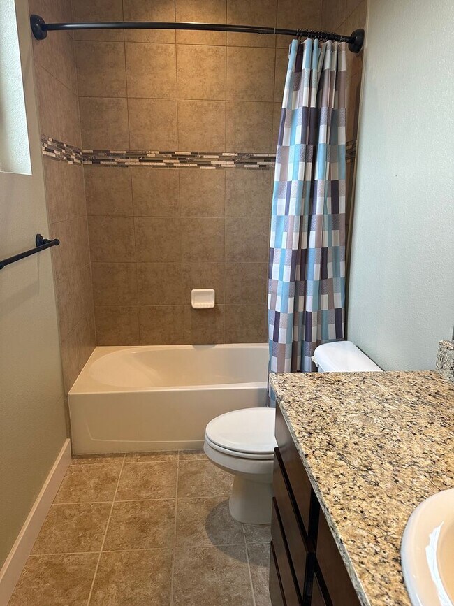 Building Photo - Bucking Horse Townhome