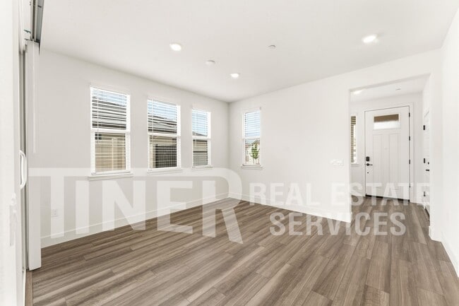 Building Photo - 2231 Oswego St