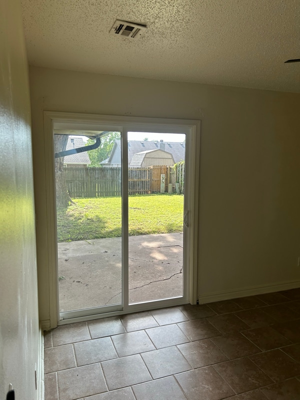 Building Photo - 1020 N Turtle Creek Dr