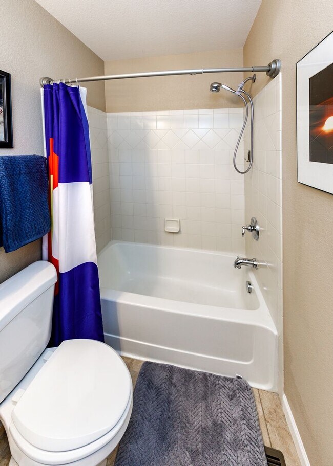 Building Photo - Fully Furnished Downtown 2 Bed, 4 Bath Executive Townhouse