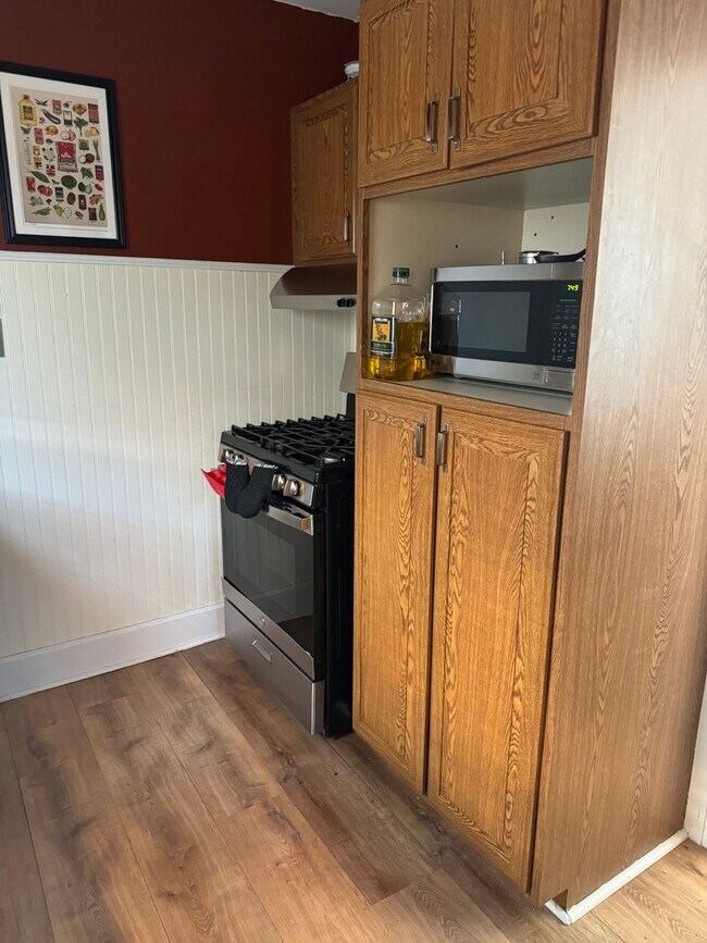 Building Photo - 265 E Markison Ave