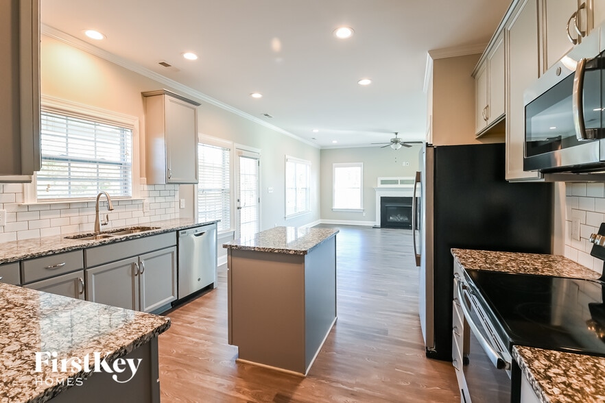 Building Photo - 217 Southern Acrs Dr