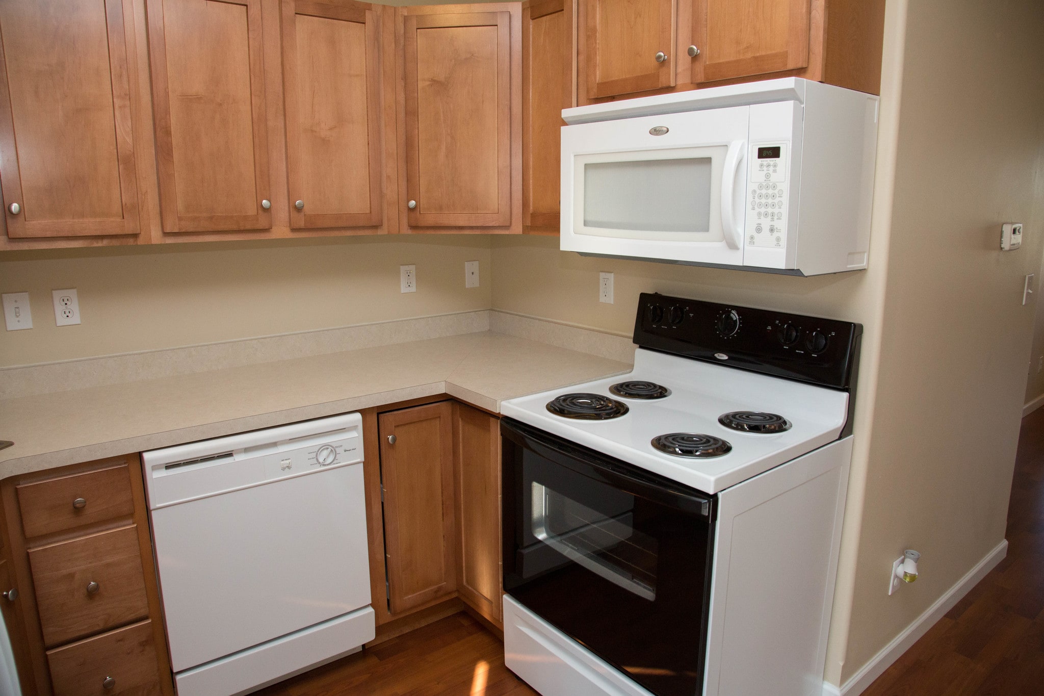 Building Photo - 2680 Beverly Ave