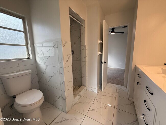 Building Photo - 1412 Overlook Terrace