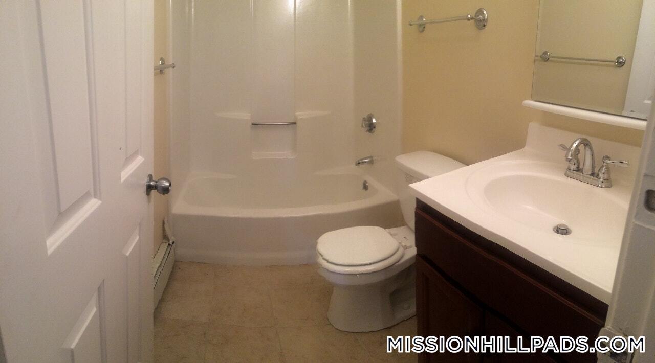 Building Photo - 13 Ruggles St