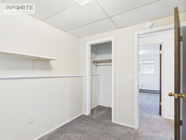 Building Photo - 323 N 16th Ave