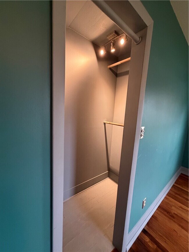 Building Photo - 2255 E Huntsville Rd