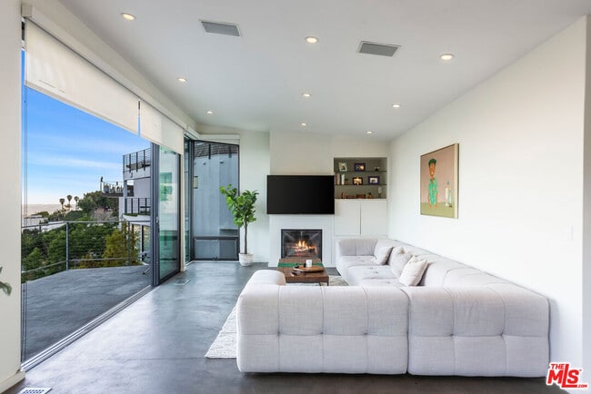 Building Photo - 8634 Franklin Ave