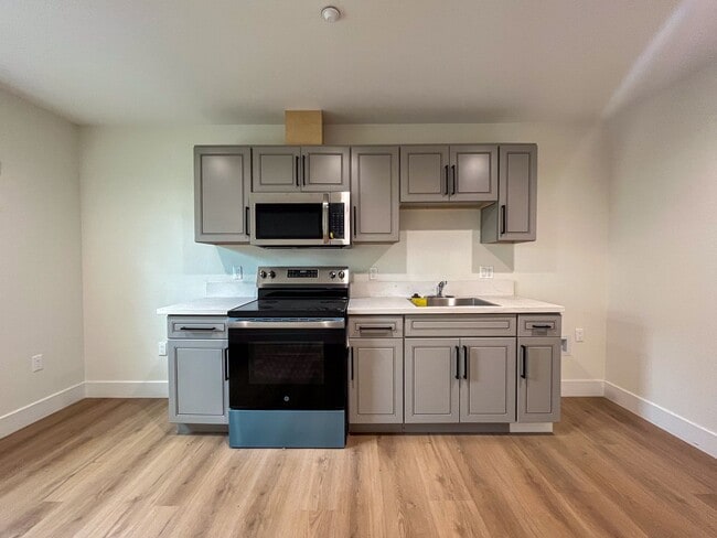 Interior Photo - 1627 E 92nd St