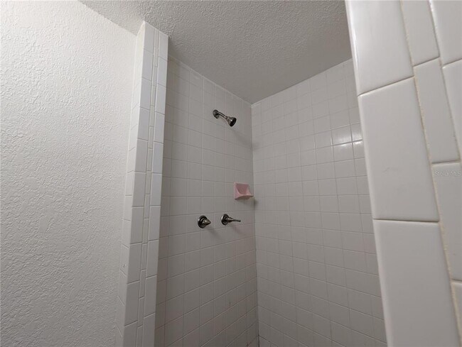 Building Photo - 985 8th Ave S