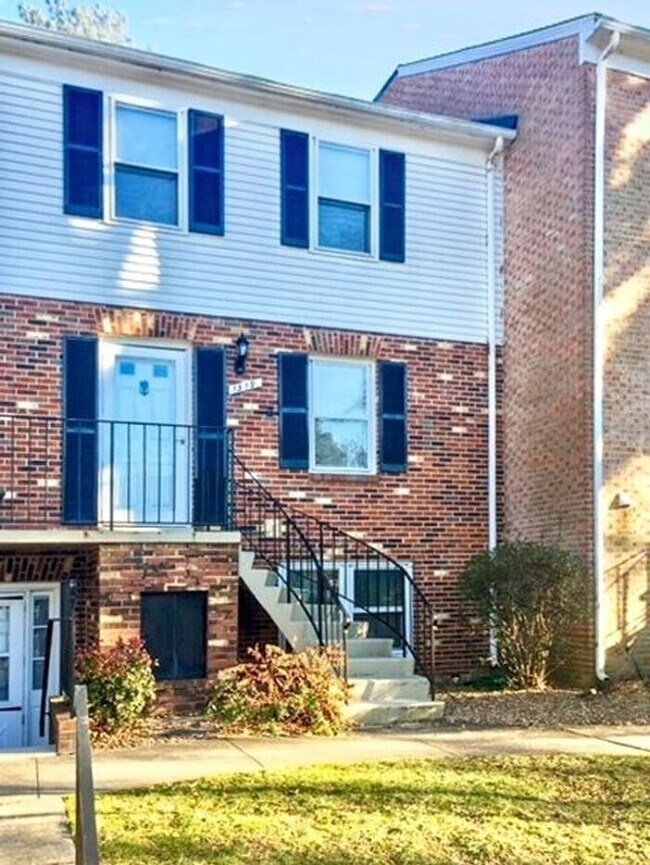 Primary Photo - 1519 Sargeant Ct
