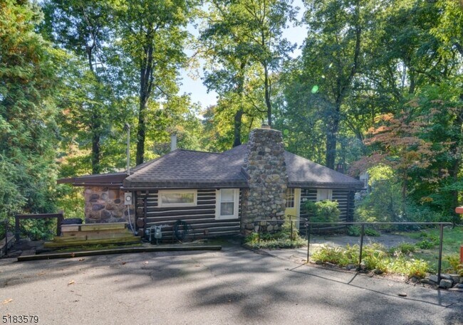 Building Photo - 15 Scenic Dr