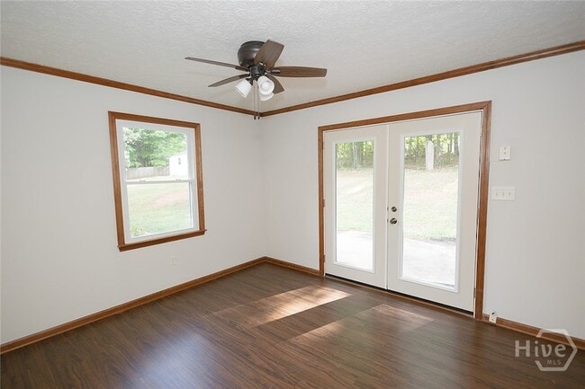 Building Photo - 147 VFW Dr