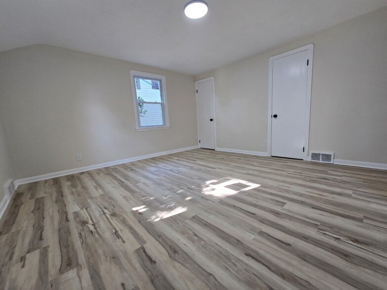 Building Photo - 2300 Wrenford Rd