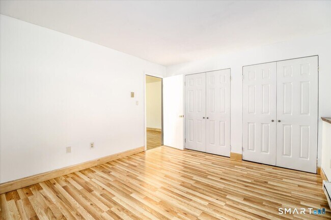 Building Photo - 171 Aspetuck Vlg