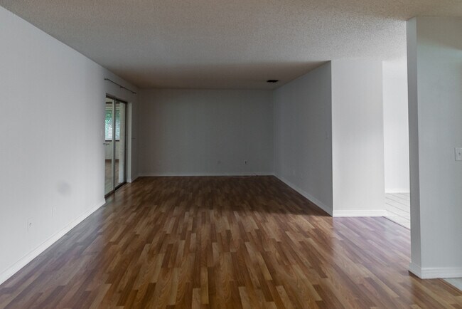 Building Photo - 10502 Linger Ln
