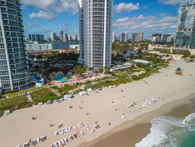Building Photo - 18201 Collins Ave