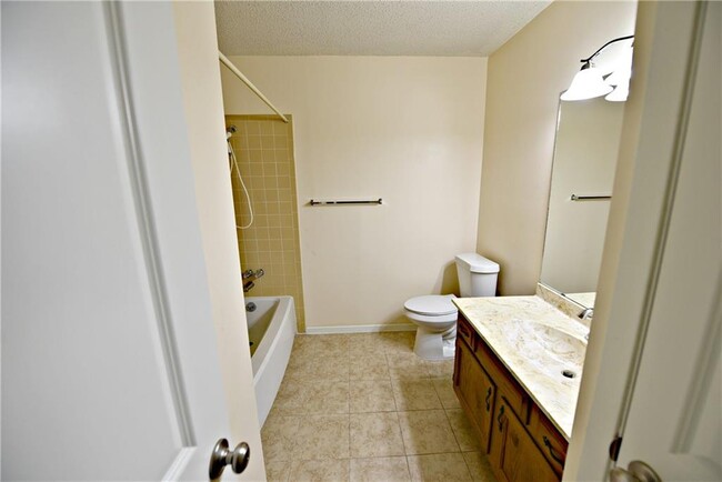Building Photo - 4604 Pelham Dr