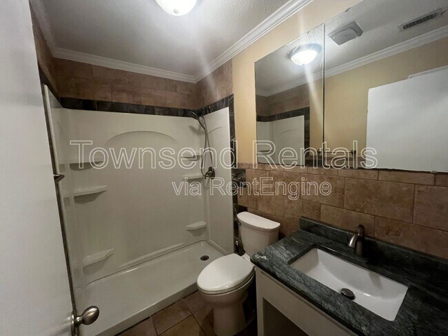 Building Photo - 202 Woodside Ave