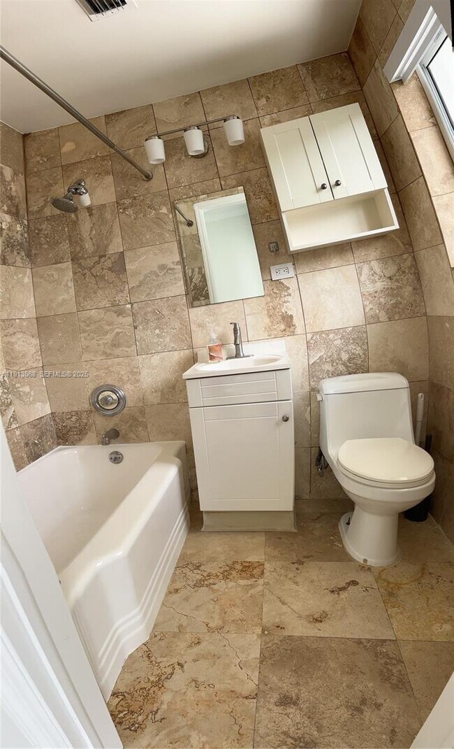 Building Photo - 1990 Bay Dr