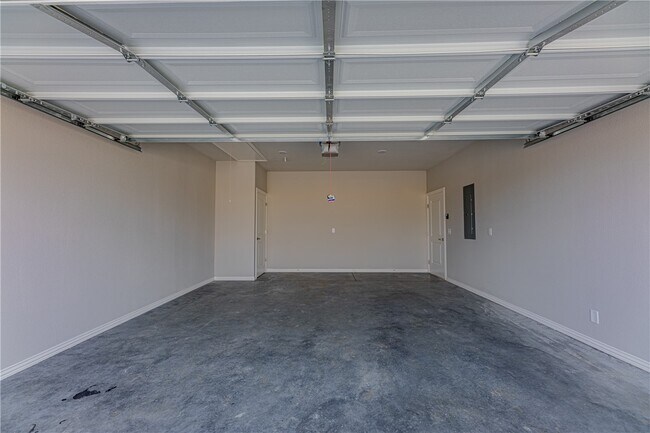 Building Photo - 1402 SW Poigai Wy
