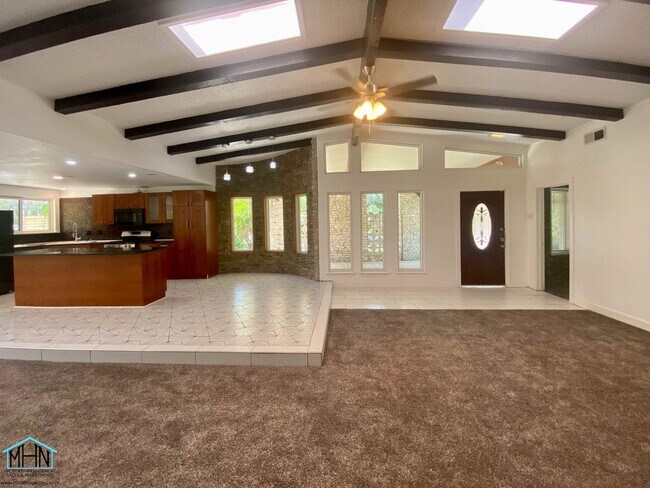 Building Photo - Gorgeous gem! 4 bed/2 bath single-story ho...