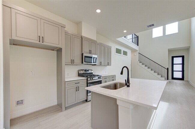 Building Photo - 4336 Avron Dr