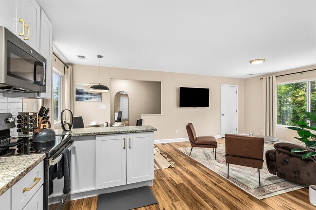 Building Photo - 18423 Sharon Ln