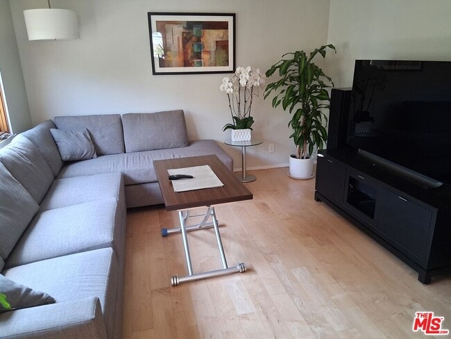 Building Photo - 420 Sherman Canal