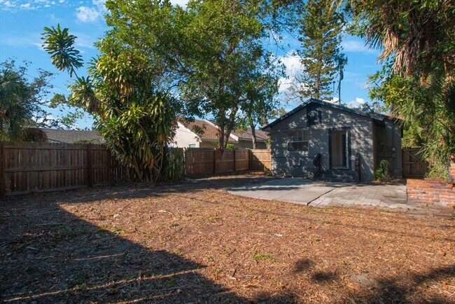 Building Photo - REDUCED  $25 App Fee  3bdrm/1bath home with large yard ** Section 8 OK *** $1795.00** Move in by ...