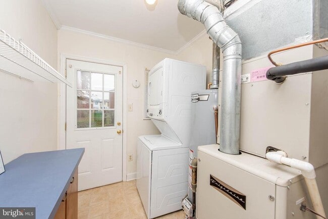 Building Photo - 919 Carroll Ave