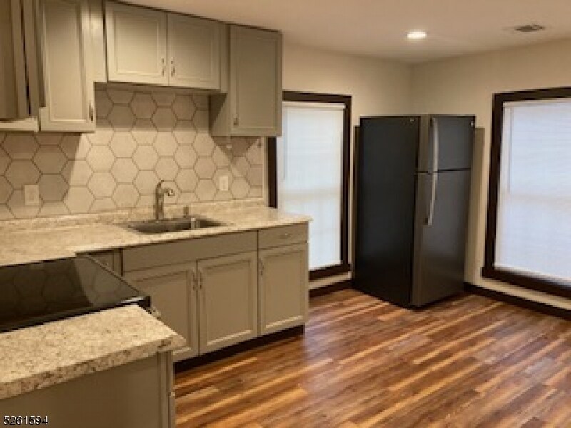 Eat-in Kitchen - 203 Main St