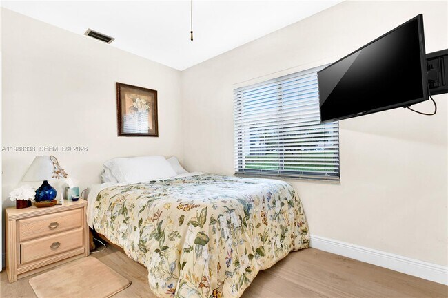 Building Photo - 10909 SW 113th Pl