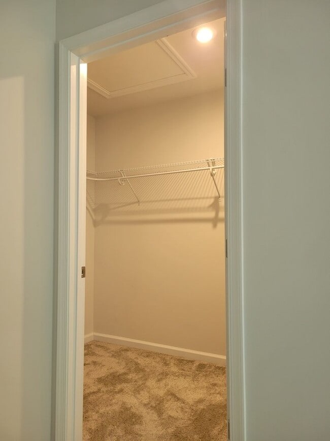 Building Photo - Immaculate 3 bedroom townhouse centrally located in Bon Air