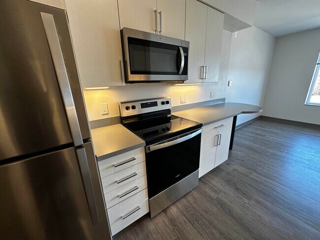 Building Photo - 409 Elm St