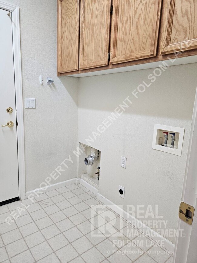 Building Photo - COMING SOON!!!  4bd 2ba home in Folsom