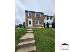 Building Photo - Upgraded End Unit In Amber Meadows