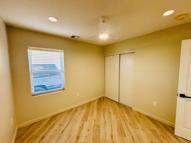 Building Photo - 1833 Granville Way