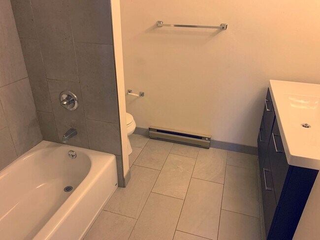 Building Photo - 209 W Mulberry St