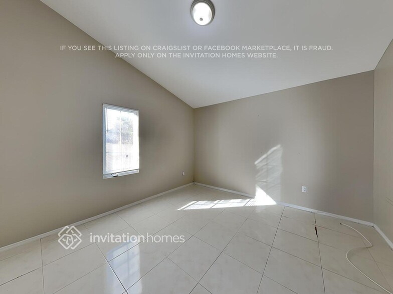 Building Photo - 2202 Curtis Dr N