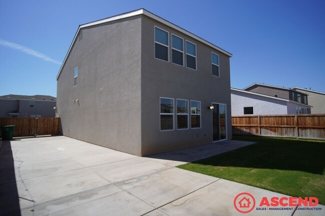 Building Photo - Stunning Home In Gossamer Grove!