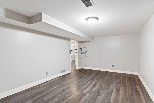 Building Photo - 1332 36th St