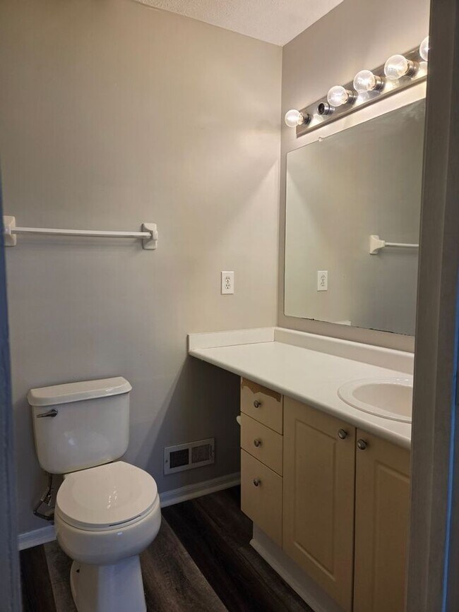 Building Photo - 6696 Axtel Dr