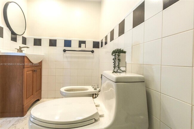 Building Photo - 3080 Allamanda St