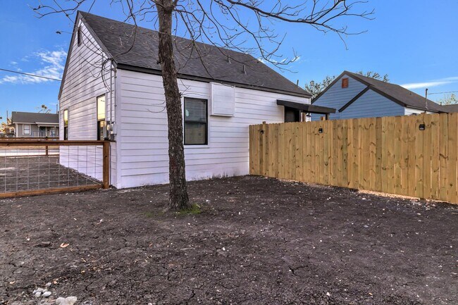 Building Photo - 1803 Texas Ave