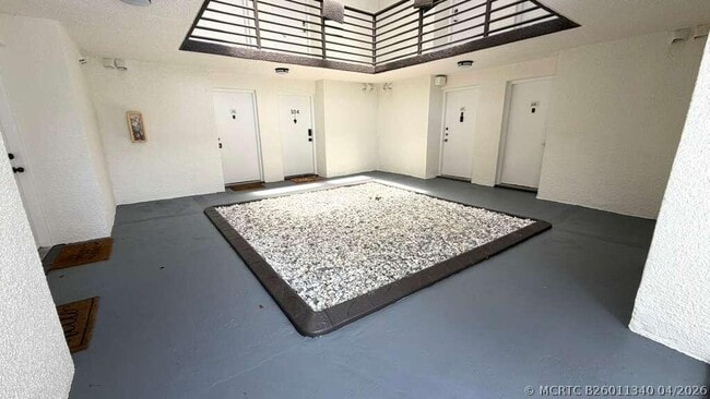 Building Photo - 9711 Fontainebleau Blvd