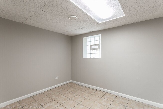 Building Photo - 3714 W Ferdinand St