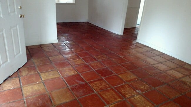 Building Photo - 1301 Leone Ave