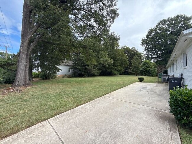 Building Photo - T.R. Lawing Realty Property